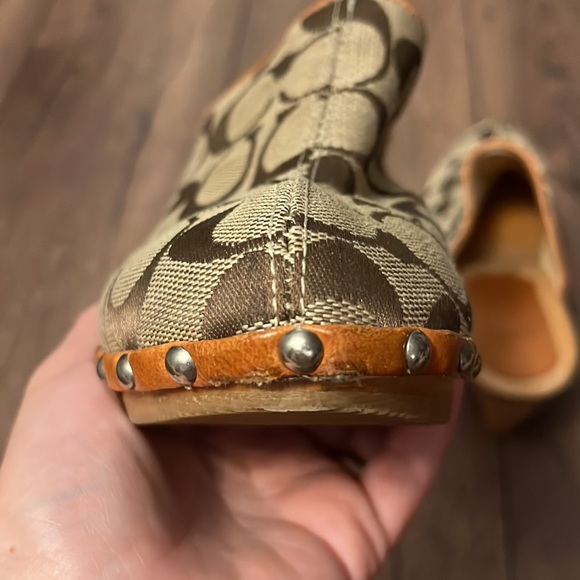 Coach Felicity signature clog in khaki with a wooden heel - Picture 8 of 11